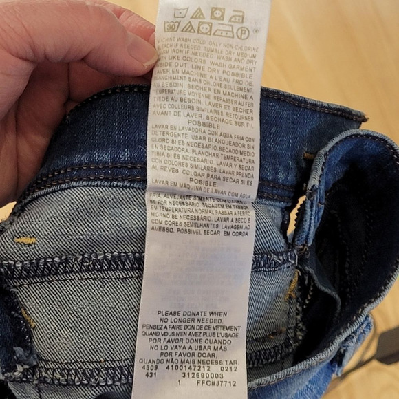 Levi's Distressed Medium Wash High Rise Demin Shorts - Picture 7 of 9